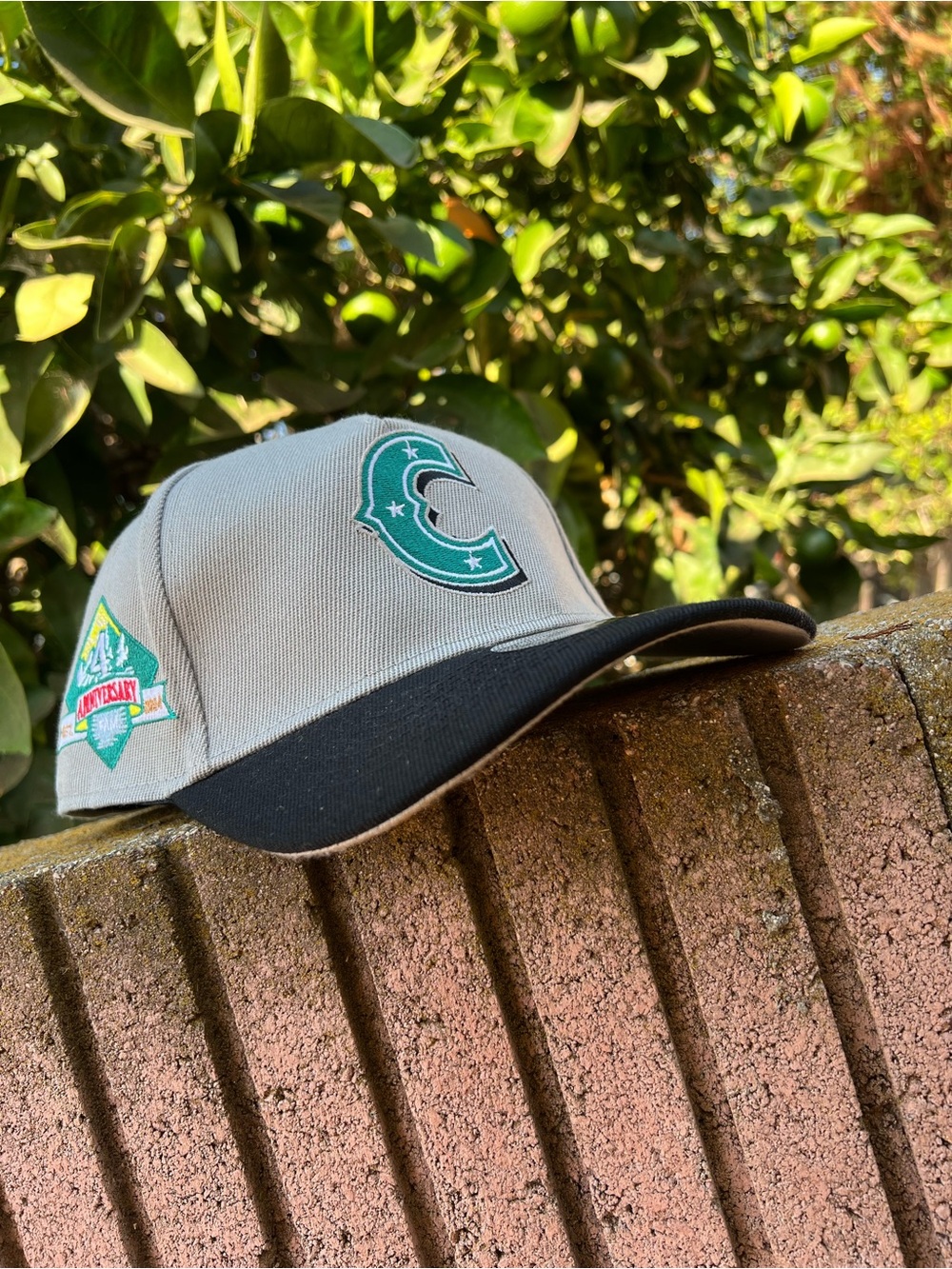COLORADO ROCKIES CURVED BILL SNAPBACK HAT